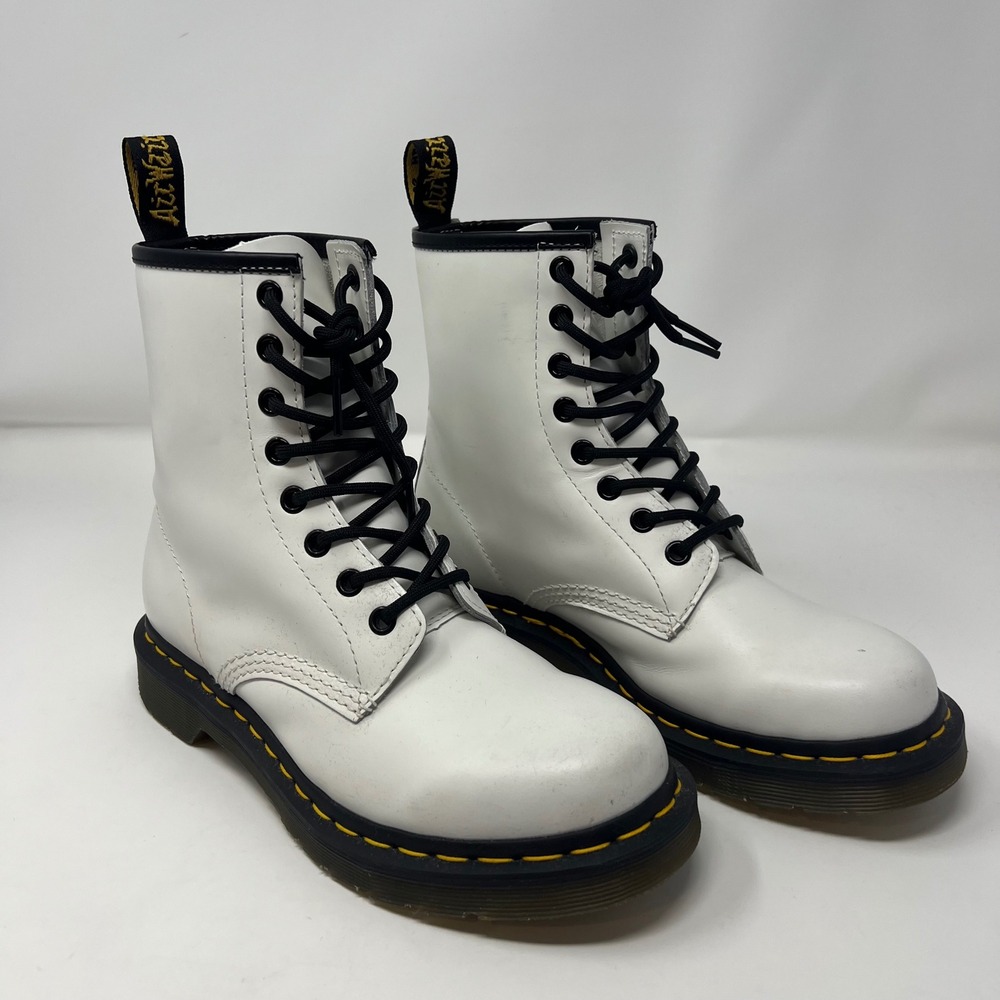 Dr. Martens 1460 Combat Boots Women 7 White Smooth Leather 8-Eye Lace Y2K Grunge